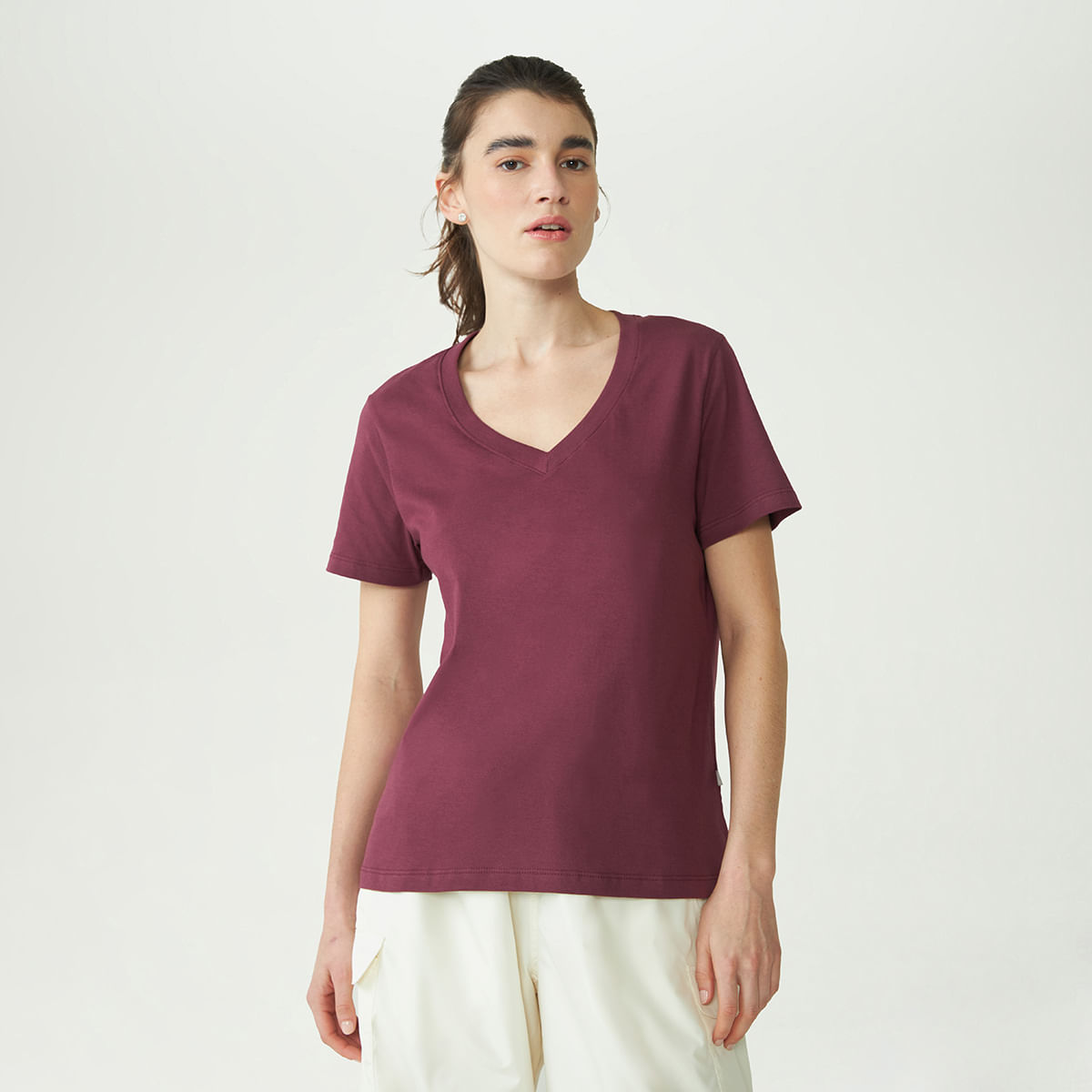 Camiseta Fila Regular V Basic Classic Feminina